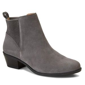 NWT Vionic Devon Gray Suede Ankle Boot 7 $140